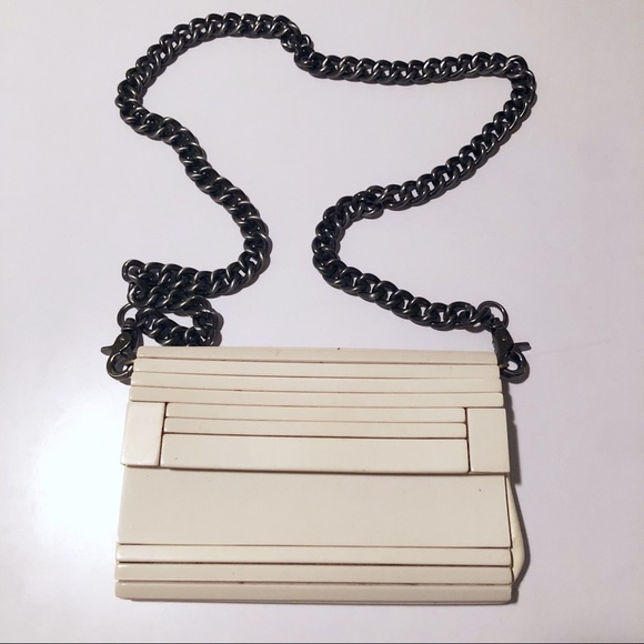 Handbags - Vintage off white space gray chain shoulder bag!